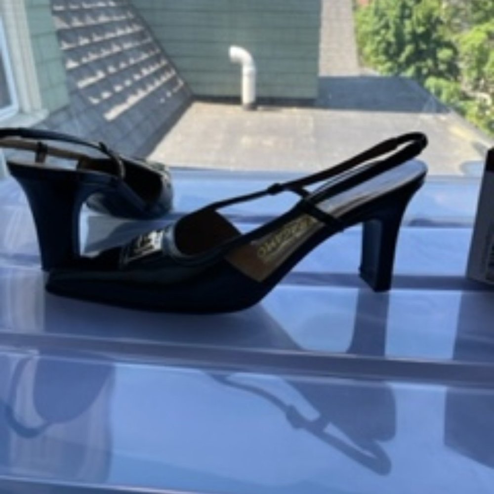 Salvatore Ferragamo Black - Timeless Slingback pumps - size 7 C